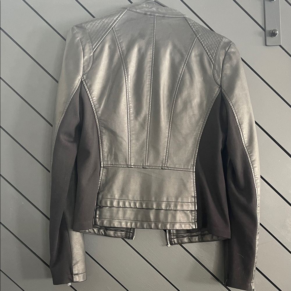 Express Women's Sleek Black Leather Jacket - Picture 3 of 3